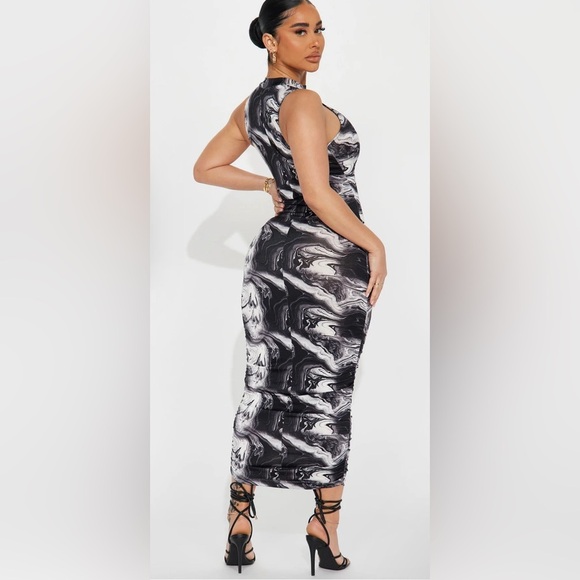 Fashion Nova Black and White ruched midi dress party festival - Picture 5 of 5